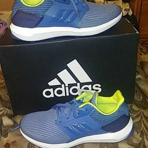 Brand new Rapida Run size 5 boys Adidas cloudfit